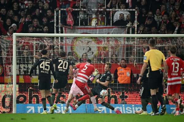 ১৬ ম্যাচ পর বায়ার্নের জয়রথ থামাল বার্লিন