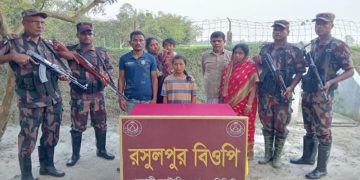 দিনাজপুরের ফুলবাড়ী সীমান্তে পাচারকালে ভারতীয় নাগরিকসহ ৬ জন আটক