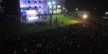 শুক্রবার মুক্তির আগে স্থানীয় মানুষদের নিয়ে হয়েছে দেলুপির প্রিমিয়ার