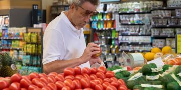 খাদ্যপণ্যের ওপর শুল্ক প্রত্যাহার করলেন ট্রাম্প