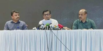 উপদেষ্টা পরিষদের বৈঠক শেষে রাজধানীর ফরেন সার্ভিস একাডেমিতে প্রেস ব্রিফিংয়ে প্রেস সচিব শফিকুল আলম। ছবি: সংগৃহীত