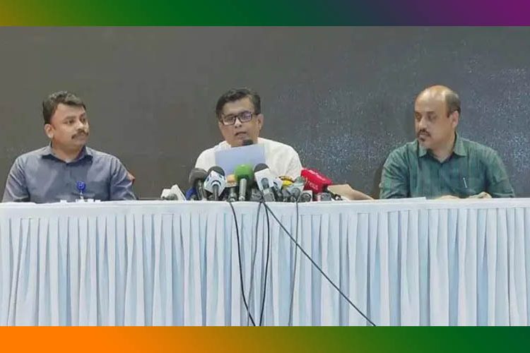 উপদেষ্টা পরিষদের বৈঠক শেষে রাজধানীর ফরেন সার্ভিস একাডেমিতে প্রেস ব্রিফিংয়ে প্রেস সচিব শফিকুল আলম। ছবি: সংগৃহীত