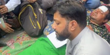 আম জনতার দলের তারেক রহমানকে দেখতে যান বিএনপি নেতা ইশরাক হোসেন। ছবি: সংগৃহীত