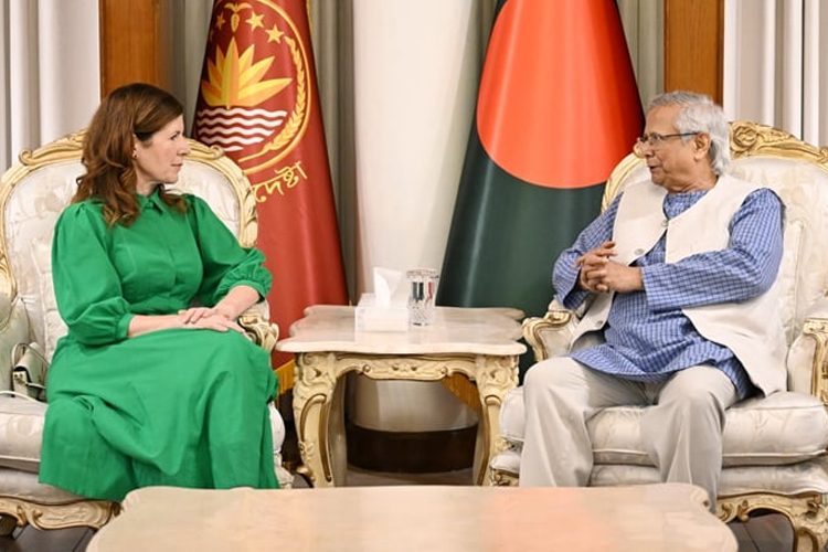 যমুনায় প্রধান উপদেষ্টার সঙ্গে যুক্তরাজ্যের উন্নয়নমন্ত্রীর বৈঠক।