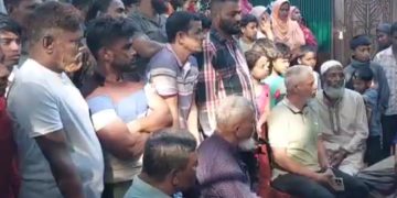 ব্রাহ্মণবাড়িয়ায় আধিপত্য বিস্তার নিয়ে ফের গোলাগুলি। এলাকাবাসীর ভিড়