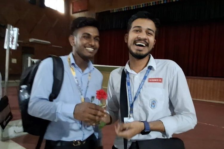 সংঘর্ষ বন্ধে ঢাকা কলেজ ও আইডিয়াল কলেজের শিক্ষার্থীদের মধ্যে অভিনব 'শান্তি চুক্তি'