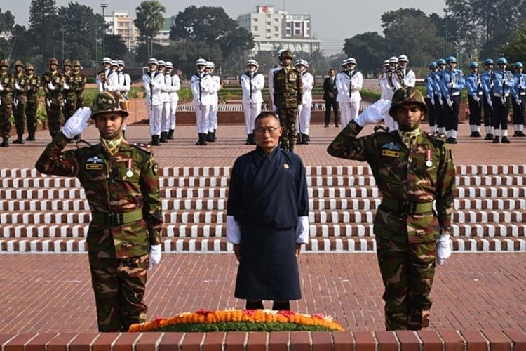 জাতীয় স্মৃতিসৌধে ফুল দিয়ে শহীদদের শ্রদ্ধা জানালেন ভুটানের প্রধানমন্ত্রী