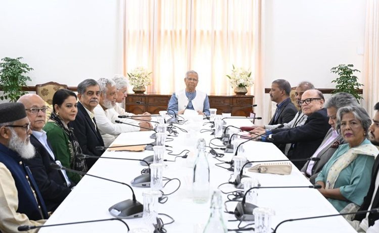 যমুনায় উপদেষ্টা পরিষদের বিশেষ বৈঠক। ছবি: প্রধান উপদেষ্টার কার্যালয়