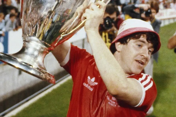 মারা গেছেন ফুটবলের ‘পিকাসো’