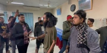 রাজশাহীতে সাংবাদিকদের হেনস্তা, তালাবদ্ধ করার হুমকি দুই এনসিপি নেতার। ছবি: সংগৃহীত