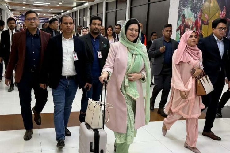 লন্ডনের পথে ঢাকা ছাড়লেন ডা. জোবাইদা রহমান।