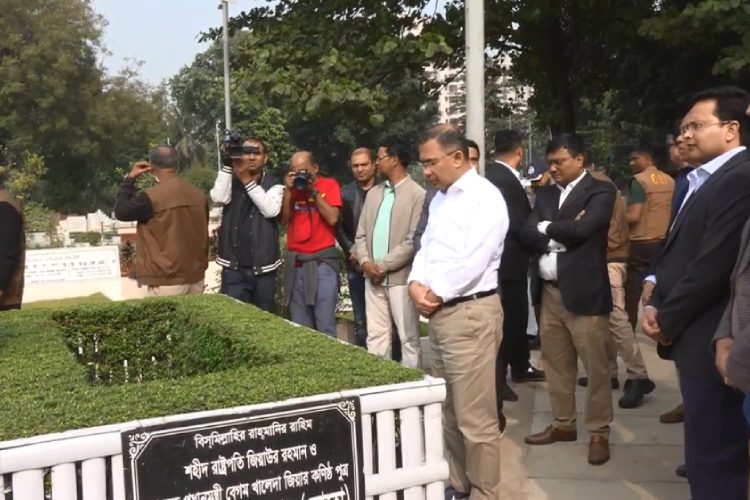 আরাফাত রহমান কোকোর বনানীস্থ সমাধিস্থলে তারেক রহমান