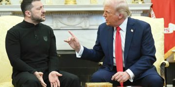 প্রেসিডেন্ট ডোনাল্ড ট্রাম্প ও ভলোদিমিরি জেলেনস্কি। ছবি: সংগৃহীত