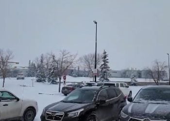 কানাডার ক্যালগেরিতে প্রচণ্ড শীত-তুষারপাতে জনজীবন বিপর্যস্ত