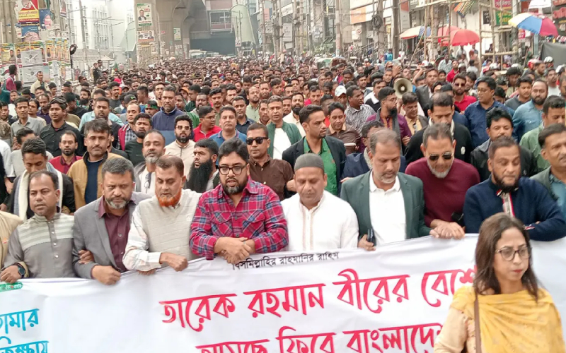 তারেক রহমানকে স্বাগত জানাতে রাজধানীতে মানুষের ঢল