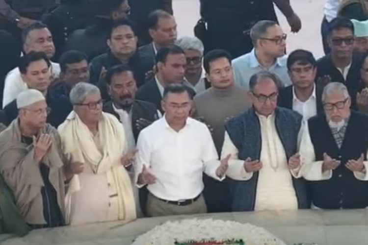 জিয়াউর রহমানের কবর জিয়ারত করলেন তারেক রহমান। ছবি: সংগৃহীত