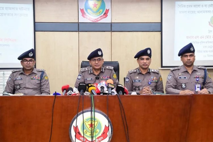 ছবি: ডিএমপির প্রেস ব্রিফিং