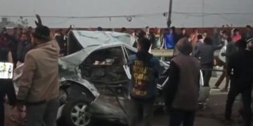 টাঙ্গাইলে দাঁড়িয়ে থাকা প্রাইভেটকারে ট্রাকের ধাক্কা,