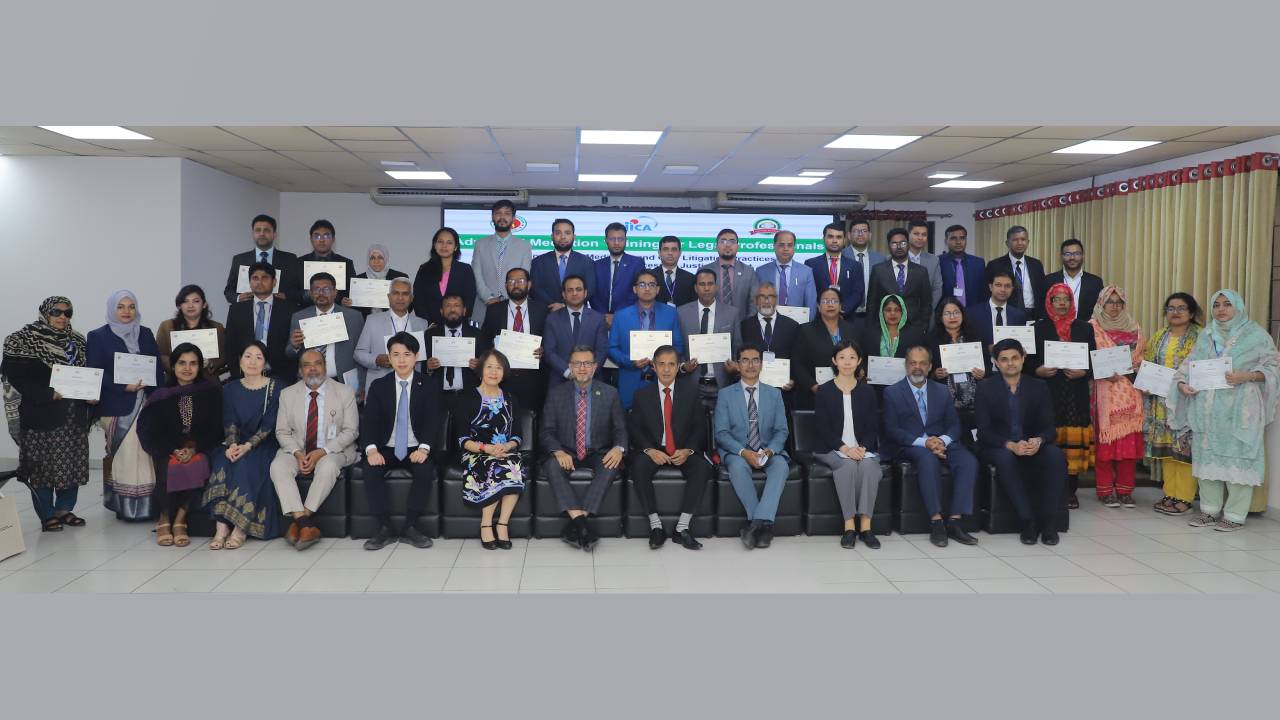 আইন পেশাজীবীদের ‘অ্যাডভান্সড মিডিয়েশন ট্রেনিং’ অনুষ্ঠিত