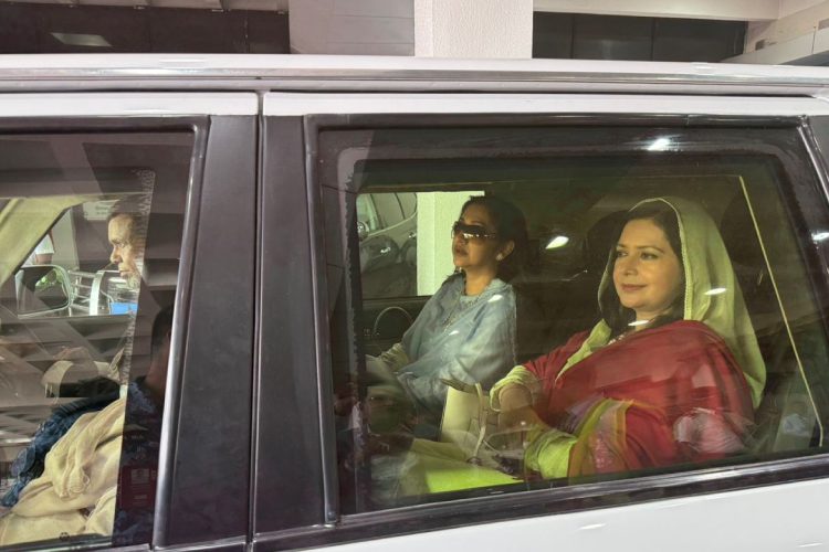 এভারকেয়ারের উদ্দেশে রওনা দিয়েছেন জোবায়দা রহমান ও জাইমা রহমান। ছবি: সংগৃহীত