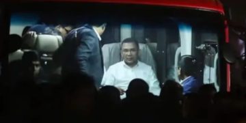 মায়ের কাছ থেকে গুলশানের পথে তারেক রহমান।