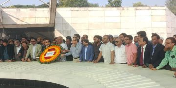 ছবি: শহীদ প্রেসিডেন্ট জিয়াউর রহমানের সমাধিতে শ্রদ্ধা.