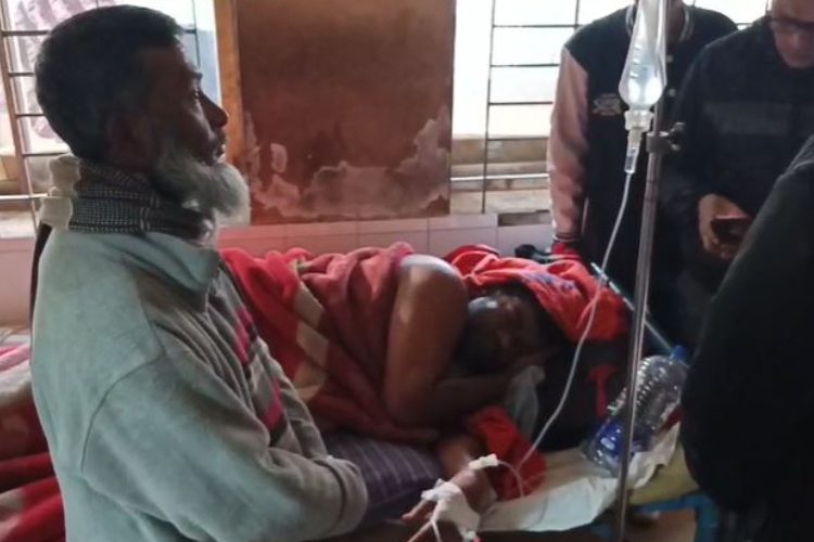 বিএনপি নেতার ঘরে তালা দিয়ে পেট্রোল ঢেলে অগ্নিসংযোগ