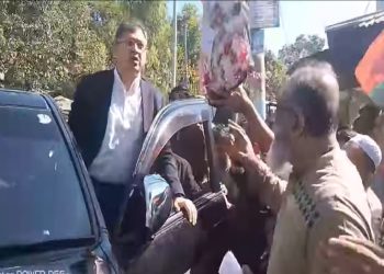 ছবি: কক্সবাজারে পথসভায় সালাহউদ্দিন আহমেদ।