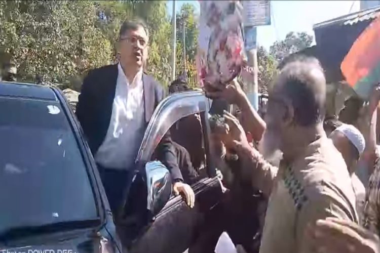 ছবি: কক্সবাজারে পথসভায় সালাহউদ্দিন আহমেদ।