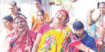 মরদেহ বাড়িতে পৌঁছালে পরিবার ও স্বজনদের মাঝে শোকের মাতম নেমে আসে