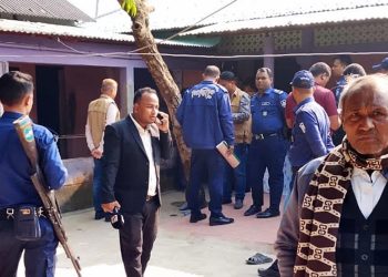 রংপুরের তারাগঞ্জে অবসরপ্রাপ্ত প্রধান শিক্ষক বীর মুক্তিযোদ্ধা যোগেশ চন্দ্র রায় ও তার স্ত্রী সুর্বণা রায়ের মরদেহ উদ্ধার করেছে পুলিশ। ছবি: সংগৃহীত