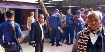 রংপুরের তারাগঞ্জে অবসরপ্রাপ্ত প্রধান শিক্ষক বীর মুক্তিযোদ্ধা যোগেশ চন্দ্র রায় ও তার স্ত্রী সুর্বণা রায়ের মরদেহ উদ্ধার করেছে পুলিশ। ছবি: সংগৃহীত