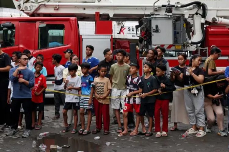 জাকার্তায় সাততলা ভবনে ভয়াবহ অগ্নিকাণ্ড