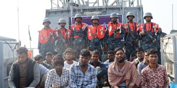 ২৩ চোরাকারবারি আটক