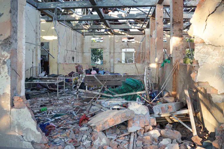 মিয়ানমারের রাখাইনে হাসপাতালে বিমান হামলা