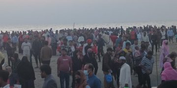 বিজয় দিবসের ছুটিতে কক্সবাজারে বিপুল পর্যটকের ঢল