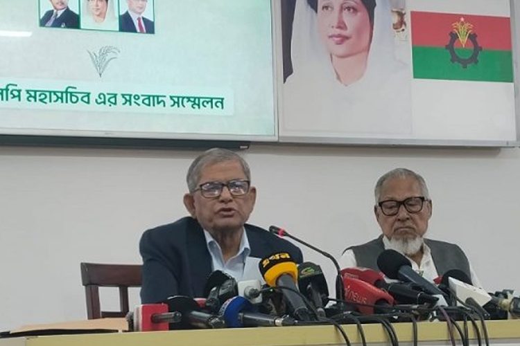 বিএনপি মহাসচিব মির্জা ফখরুল ইসলাম আলমগীর প্রার্থীদের নাম ঘোষণা করেন। ছবি: সংগৃহীত