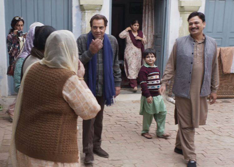 মুক্তির অপেক্ষায় থাকা ইক্কিস সিনেমার একটি দৃশ্যে ধর্মেন্দ্র