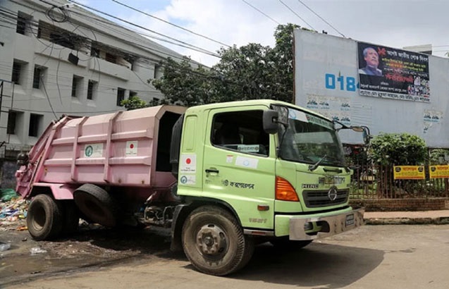 রাজধানীতে ময়লাবাহী গাড়ির ধাক্কায় দুই বিশ্ববিদ্যালয় শিক্ষার্থীর মৃত্যু