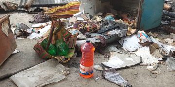 পেট্রোল বোমায় অগ্নিকাণ্ড। ছবি: সংগৃহীত