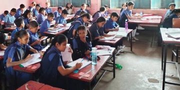 শিক্ষক ছাড়াই পরীক্ষা দিল কোমলমতি শিশুরা
