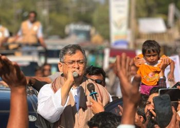 চট্টগ্রামের চকরিয়া উপজেলায় গণসংযোগ করেন বিএনপির স্থায়ী কমিটির সদস্য সালাহউদ্দিন আহমেদ