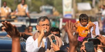 চট্টগ্রামের চকরিয়া উপজেলায় গণসংযোগ করেন বিএনপির স্থায়ী কমিটির সদস্য সালাহউদ্দিন আহমেদ