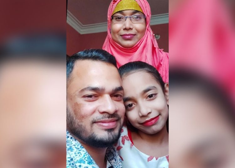 স্বামীর সঙ্গে নিহত স্ত্রী ও মেয়ে