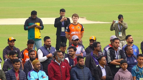 কোচের জানাজায় পেছনে দাঁড়িয়ে থাকার কারণ জানালেন ব্রুকস