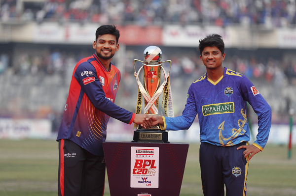 জমকালো আয়োজনে আলোয় এলো বিপিএল ট্রফি