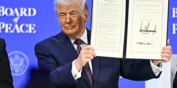 ‘বোর্ড অব পিস’ এ স্বাক্ষর ট্রাম্পের।