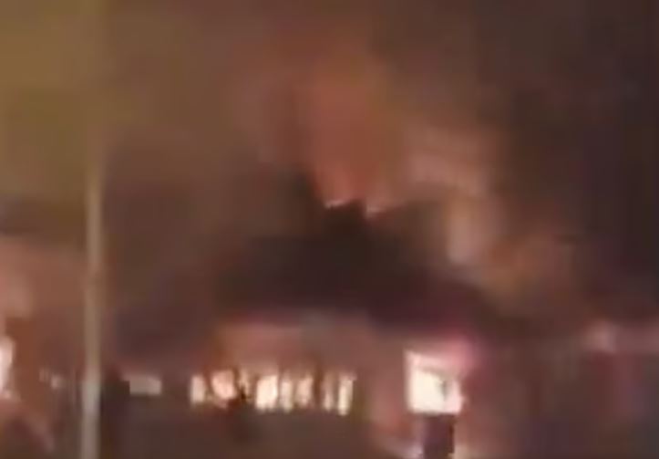 ইরানে ব্যাপক বিক্ষোভ: রাষ্ট্রীয় টেলিভিশন ভবনে আগুন