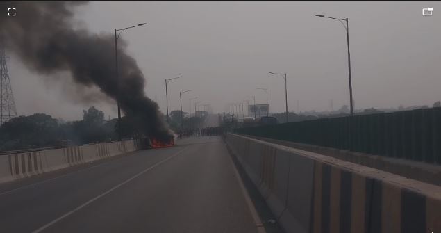 ধলেশ্বরী সেতুর ওপর রোগীবাহী অ্যাম্বুলেন্সে গ্যাস সিলিন্ডার বিস্ফোরণ