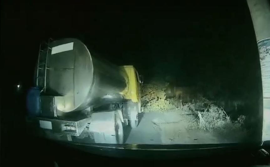 সাভারে সড়কে গাছ ফেলে ডাকাতির চেষ্টা, প্রাইভেট কার ভাঙচুর